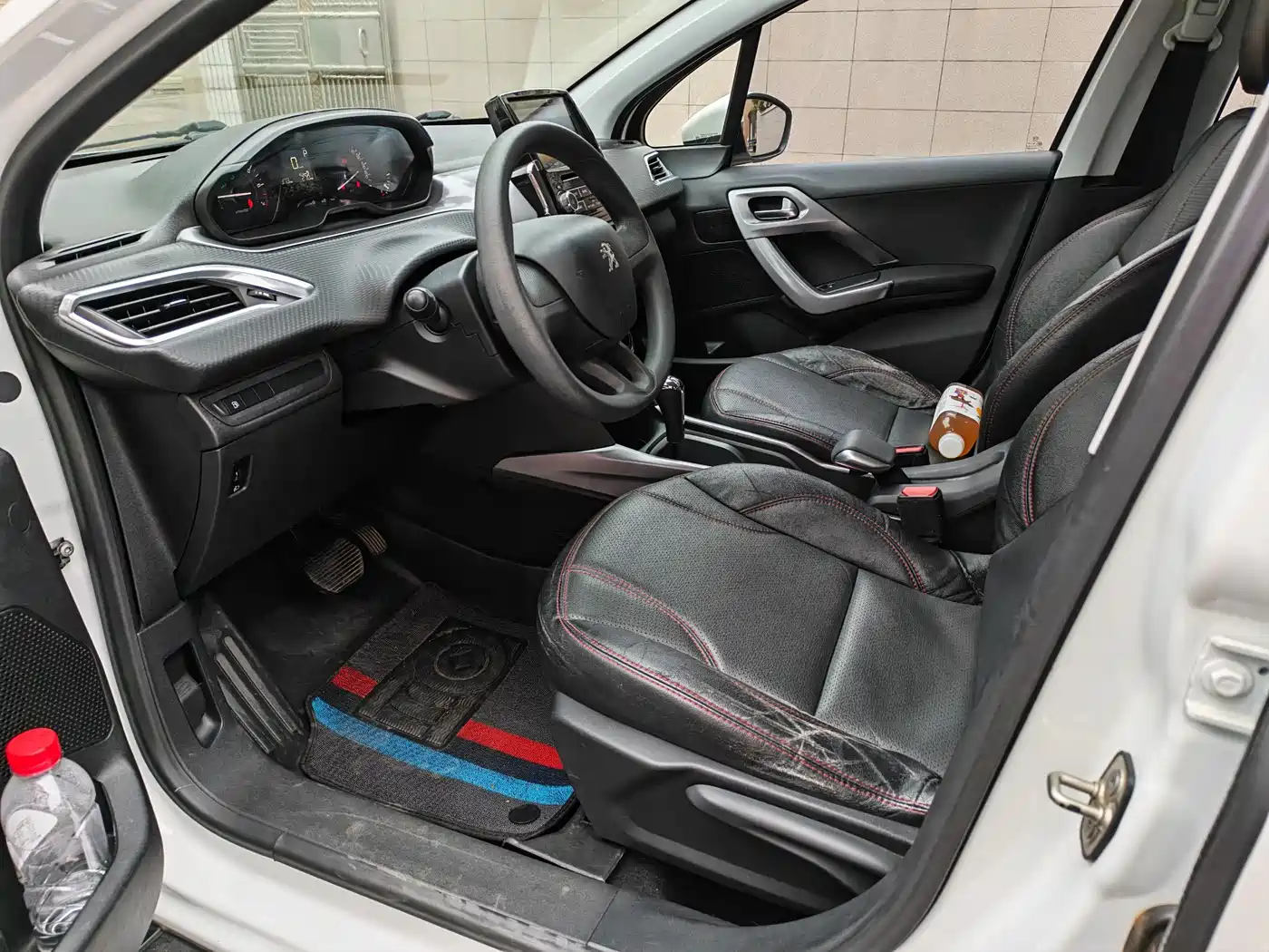 Peugeot 2008 2014 1.6L Automatic Trend Edition фото 4