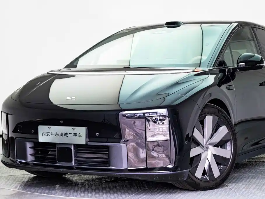 Фото 8 - Li Auto i6