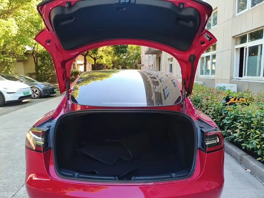 Фото 19 - Tesla Model 3