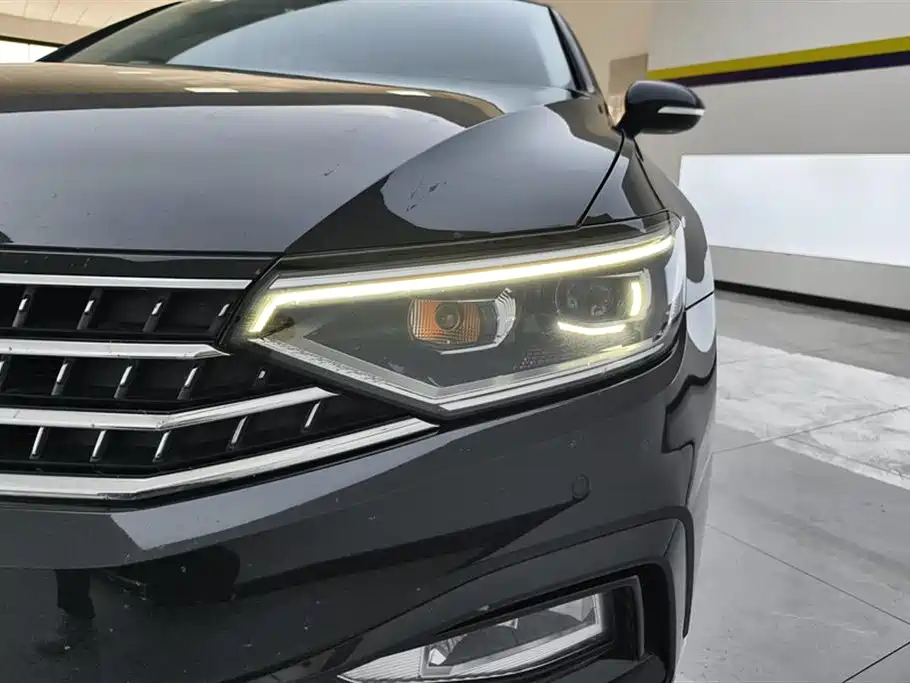 Volkswagen Magotan 2023 Model 2 Million Commemorative Edition 330TSI DSG Luxury фото 5