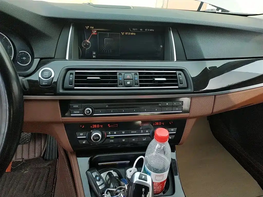 BMW 5 Series 2017 528Li Leading Edition фото 13