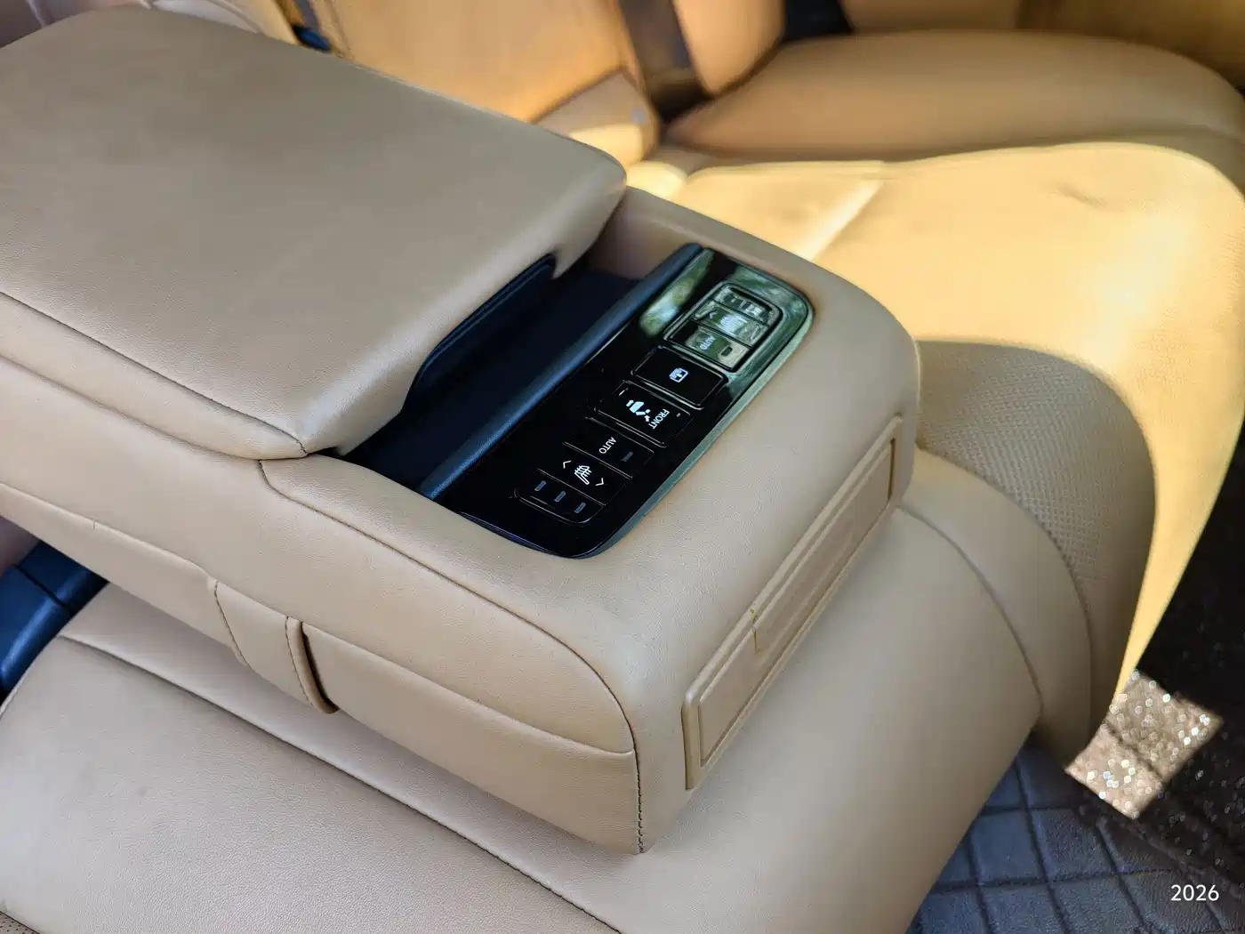 Photo 7 - Lexus LS