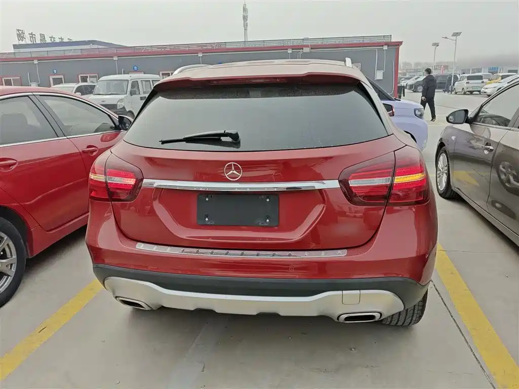 Mercedes-Benz GLA 2018 GLA 200 Dynamic фото 4