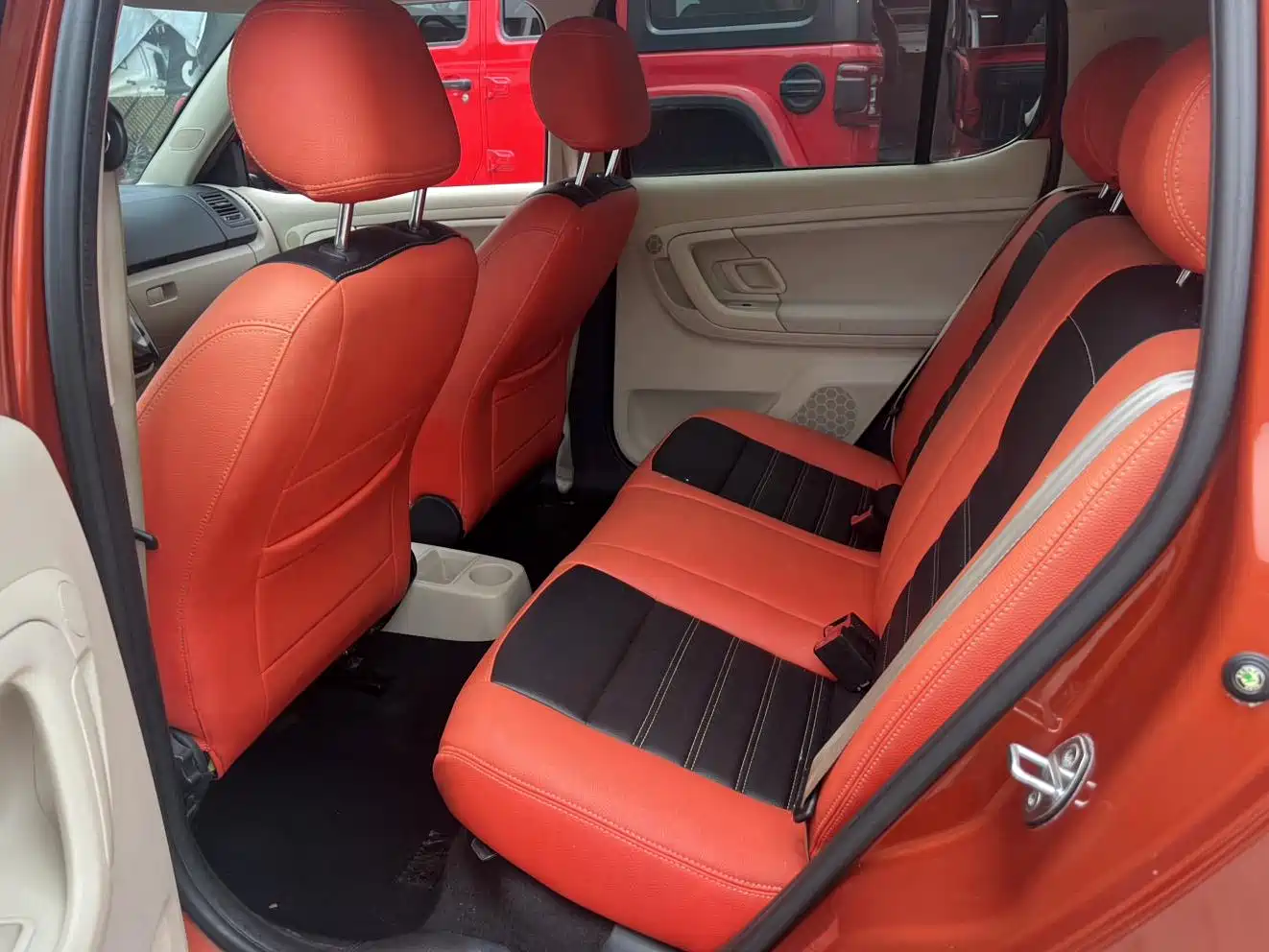 Škoda Fabia 2012 1.4L Manual Crystal Edition фото 5