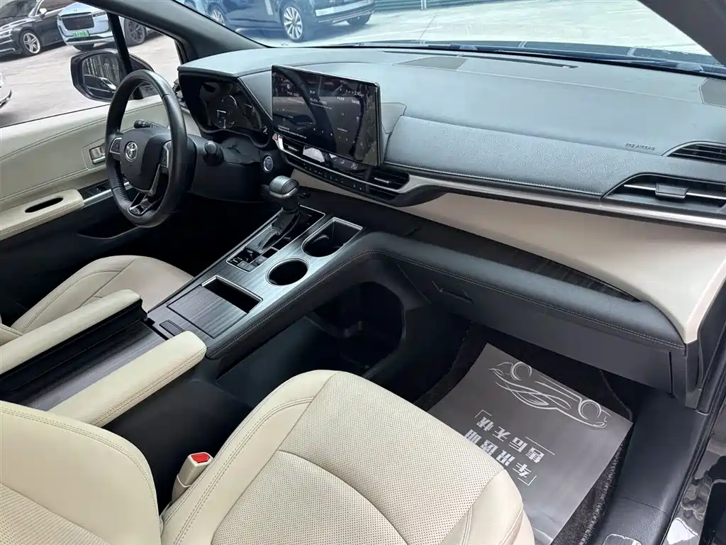 Toyota Sienna 2021 2.5L Hybrid Premium Edition фото 21