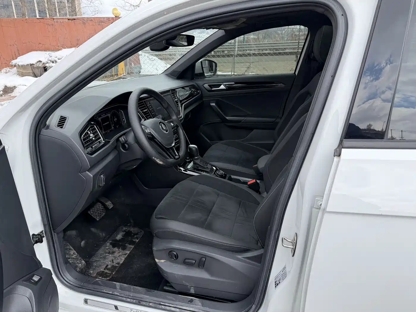 VOLKSWAGEN T ROC EXPLORING SONGS