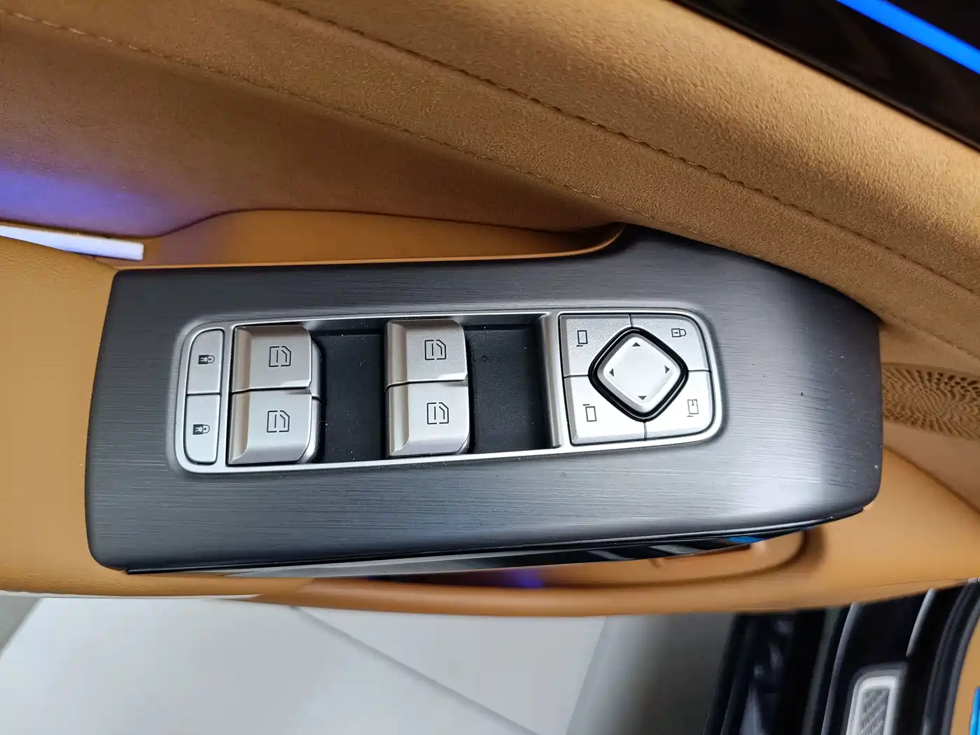 Hongqi H9 2025 2025 2.0T 2WD Qi Chang Private Style Edition 5-seater