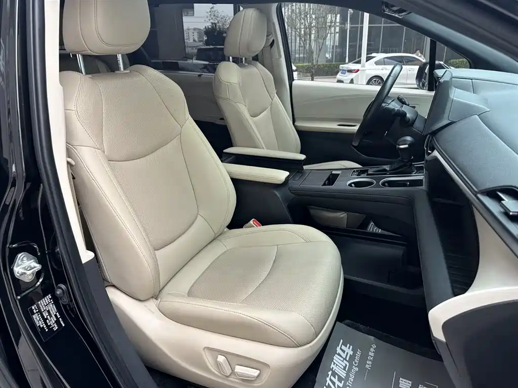 Toyota Sienna 2021 2.5L Hybrid Premium Edition фото 11
