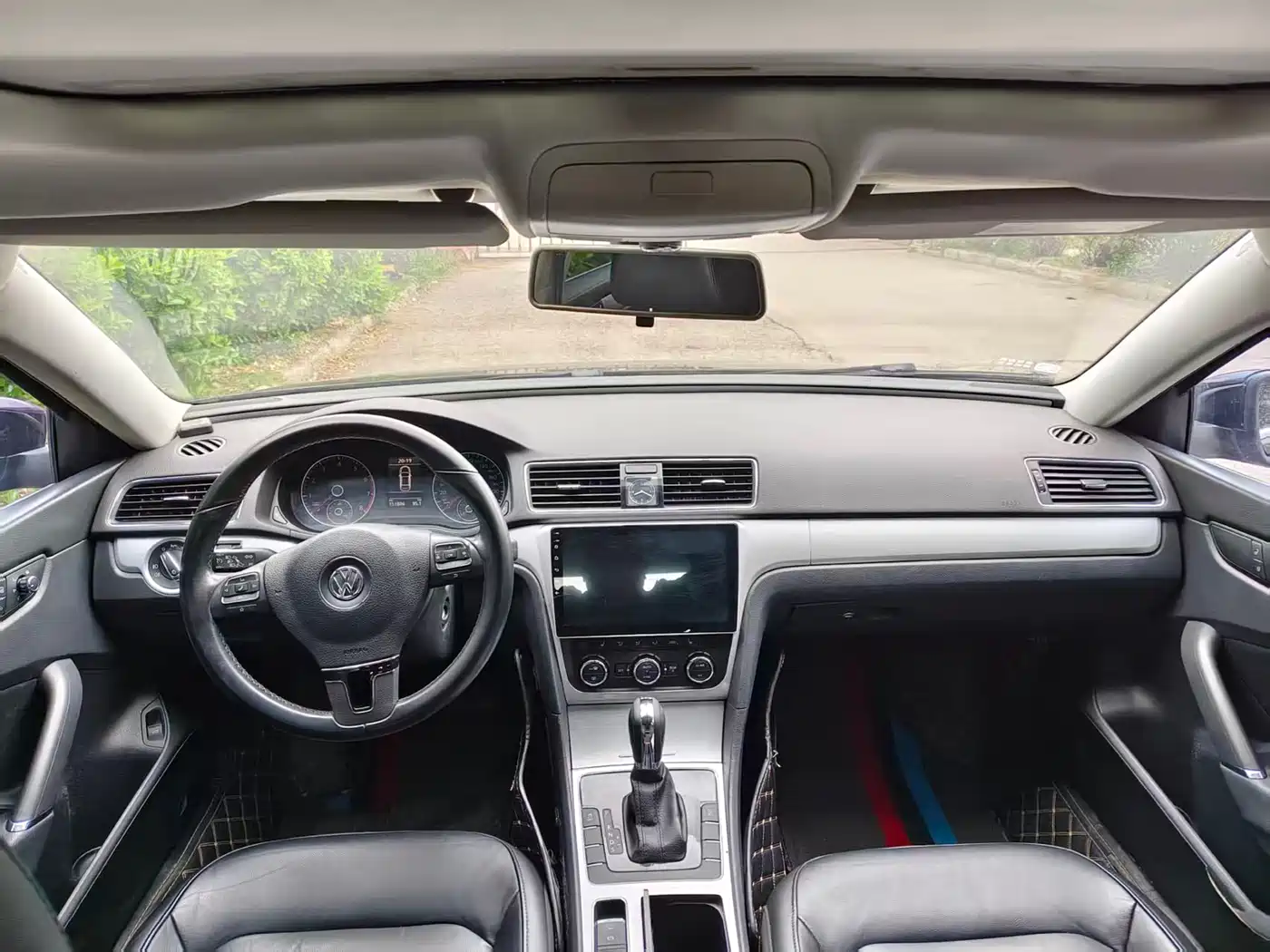 Volkswagen Passat 2015 1.8TSI DSG Honor Edition фото 5