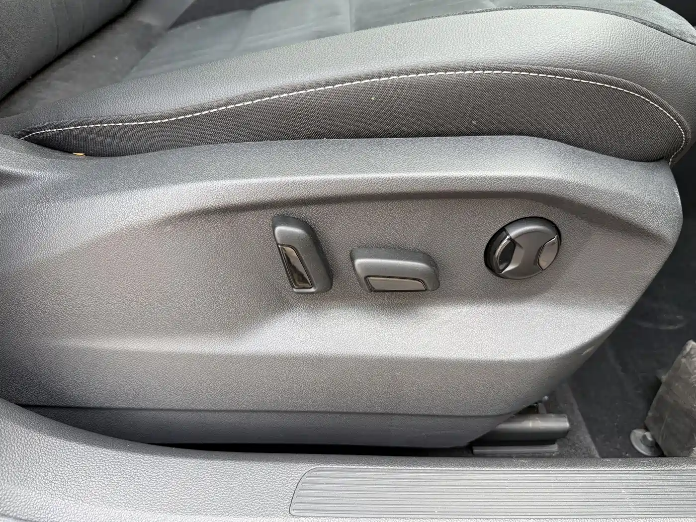 VOLKSWAGEN T ROC EXPLORING SONGS