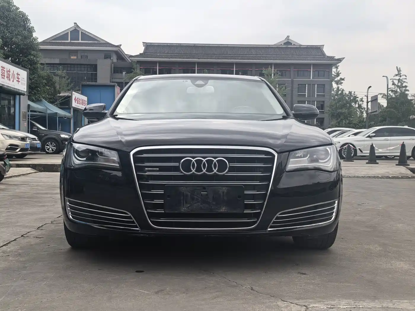 Фото 2 - Audi A8