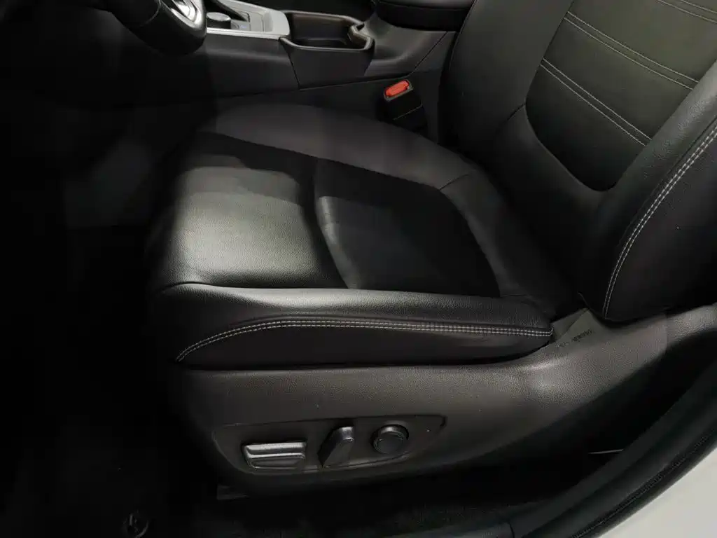 Фото 20 - Toyota RAV4