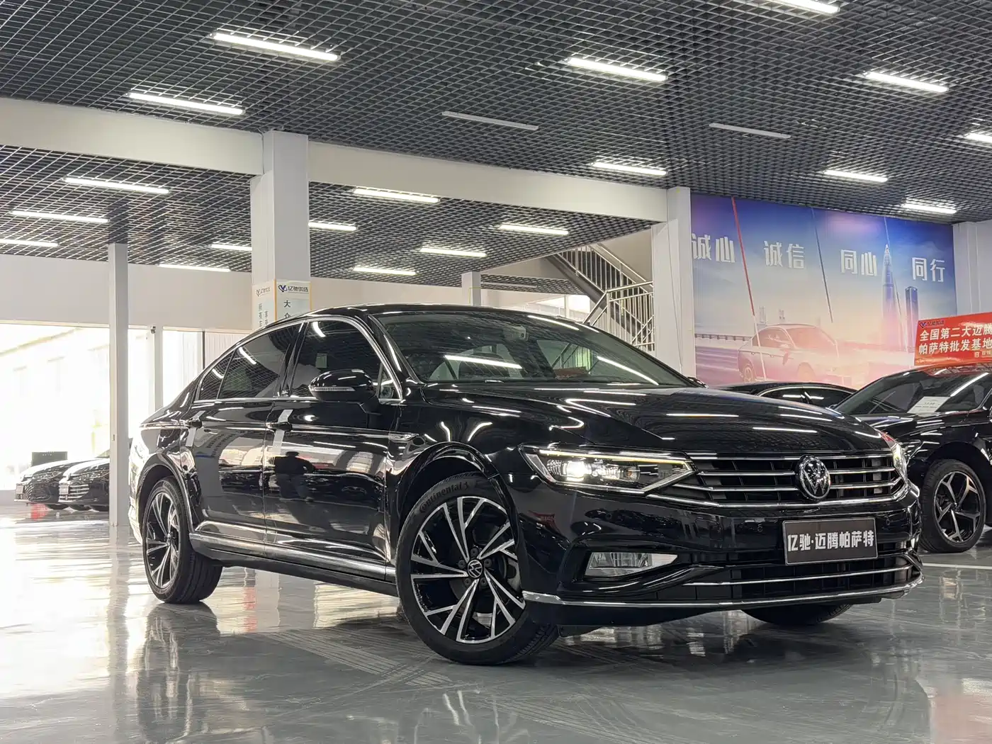 Volkswagen Magotan 2021 330TSI DSG 30th Anniversary Edition фото 3