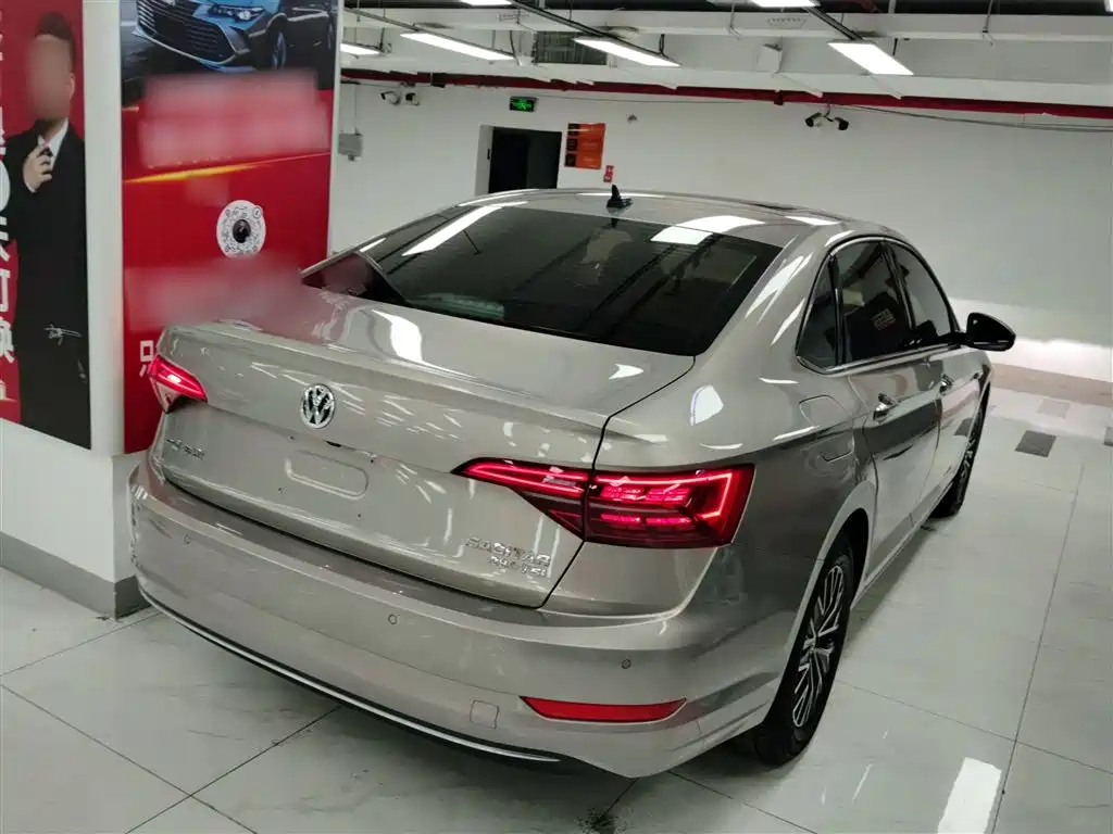 VOLKSWAGEN SAGITAR