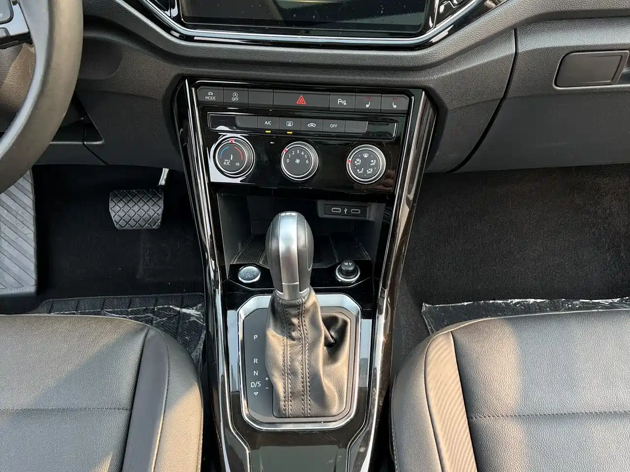 VOLKSWAGEN T ROC EXPLORING SONGS