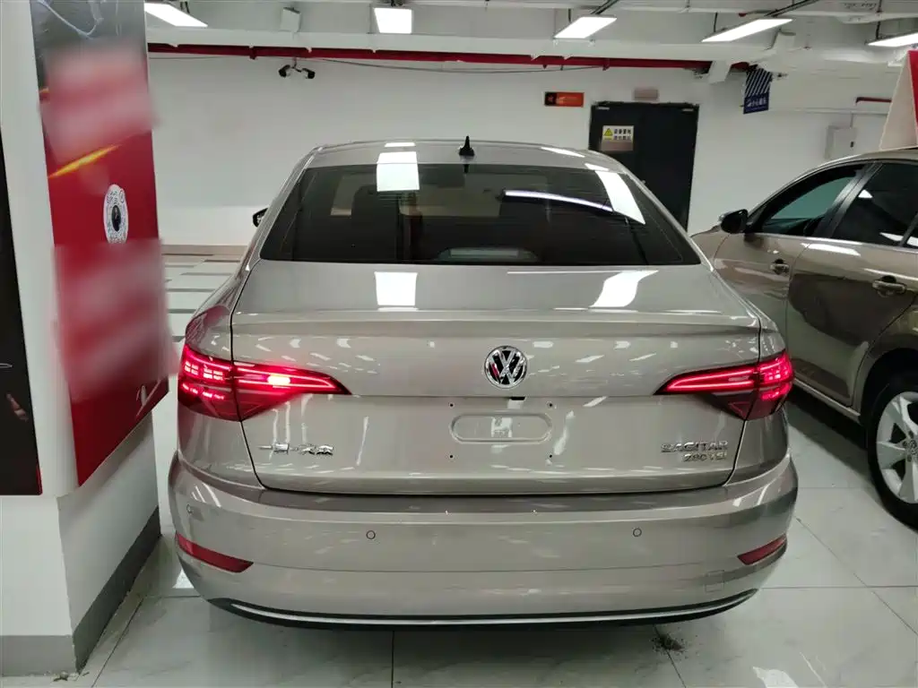 VOLKSWAGEN SAGITAR