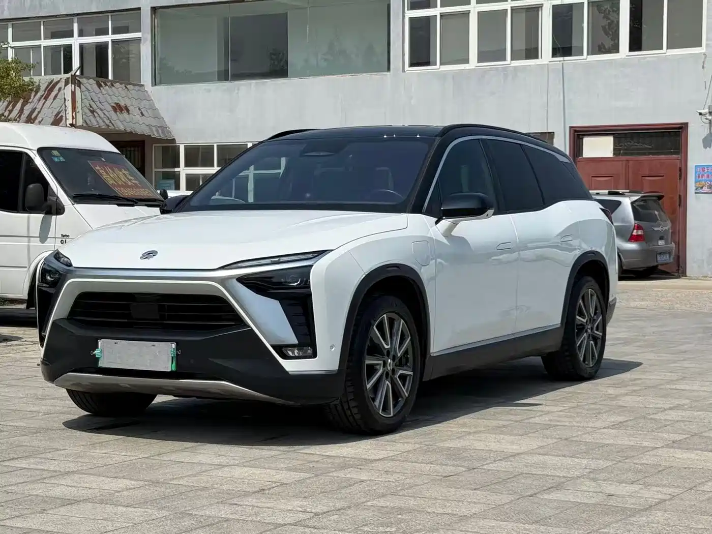 Nio ES8