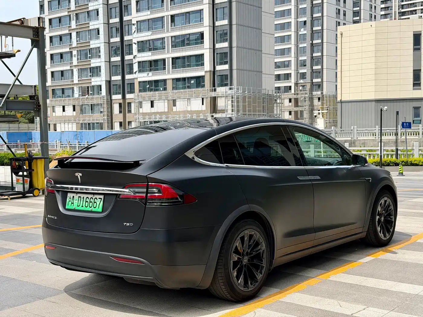 TESLA MODEL X