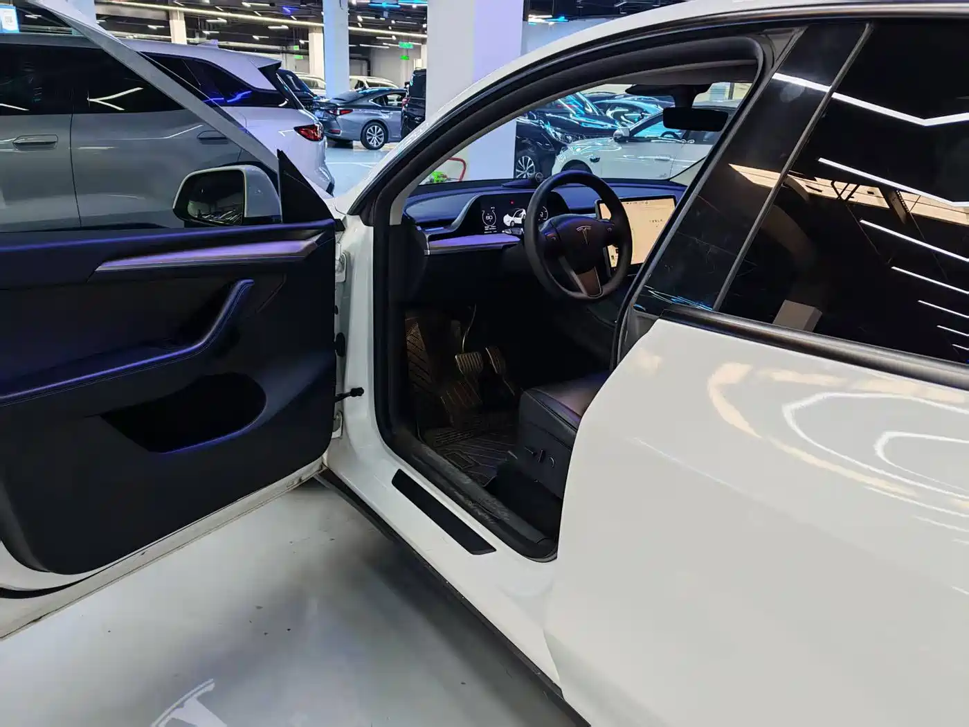 TESLA MODEL Y