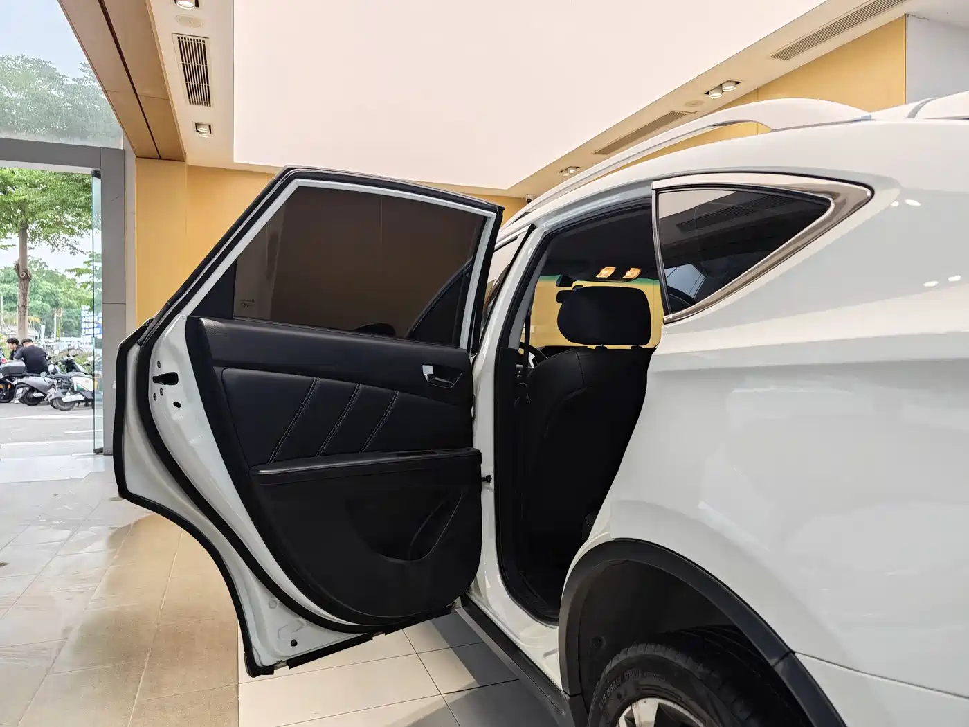 LUXGEN EXCELLENT 6 SUV