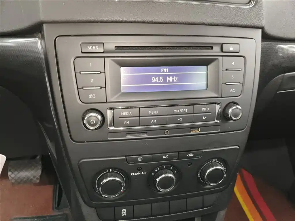 Škoda Yeti 2016 1.4TSI DSG Forward Edition фото 13