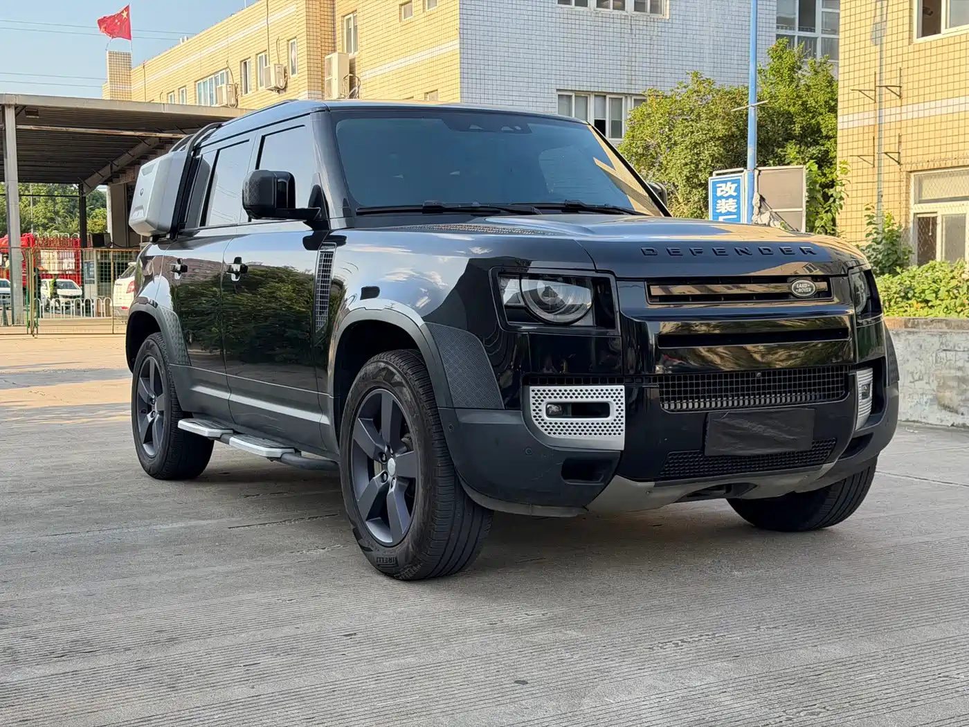 Photo 3 - Land Rover Defender