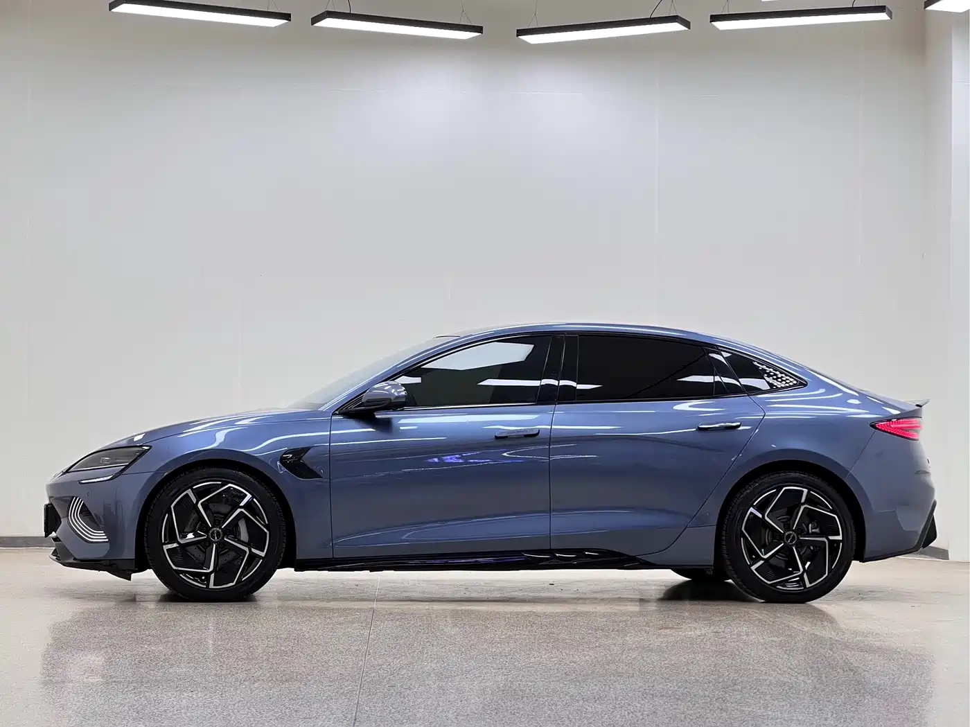 BYD Seal 2022 700km Long Range RWD Edition фото 4