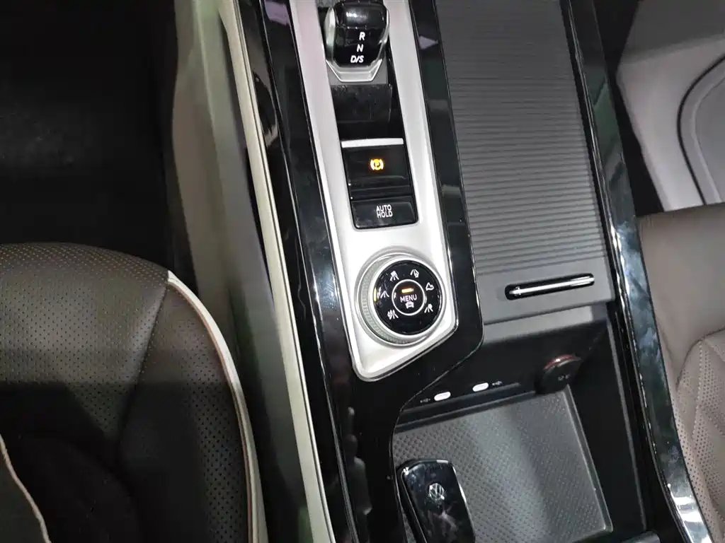 Volkswagen Talagon 2023 380TSI 4WD R-Line Launch Edition фото 11