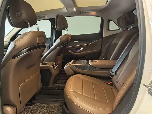 Mercedes-Benz E-Class 2018 E 300 L Sport Fashion — фото 5