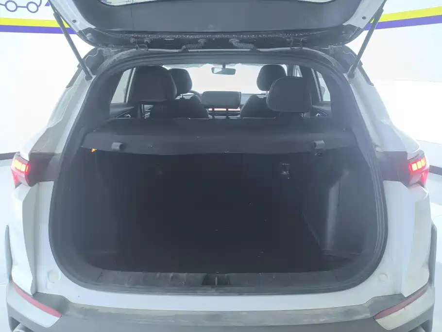 Photo 4 - Geely Binyue