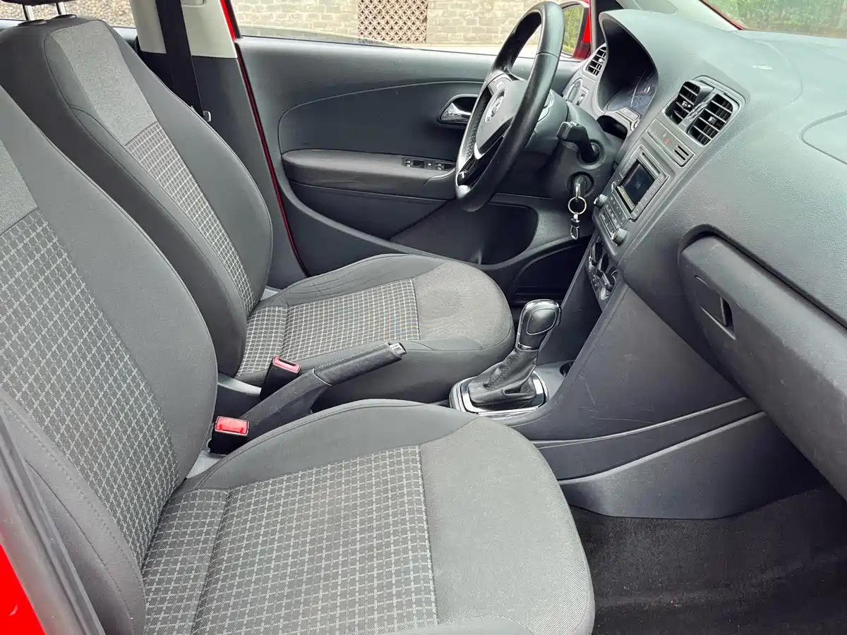 Volkswagen Polo 2016 1.6L Automatic Comfort фото 11