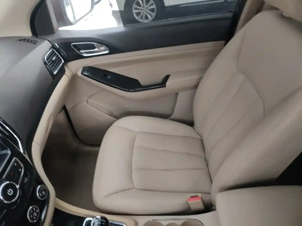 Baojun 730 2015 2014 1.5L Manual Comfort ESP Edition 7-Seater