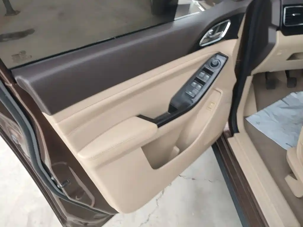 Baojun 730 2015 2014 1.5L Manual Comfort ESP Edition 7-Seater