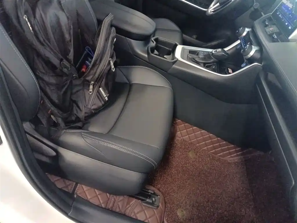 Toyota Wildlander 2022 2.0L CVT AWD Luxury Edition фото 25