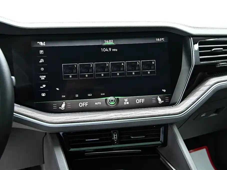 Volkswagen Touareg 2021 3.0TSI R-Line Classic Sport Package фото 16