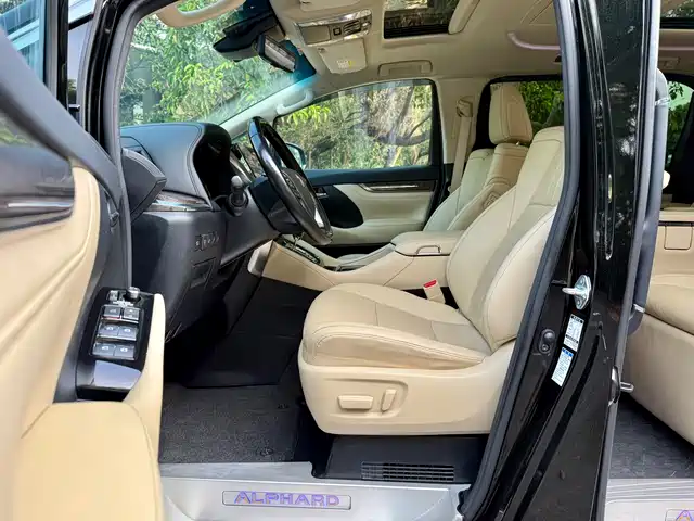Toyota Alphard 2021 Hybrid 2.5L Premium — фото 5