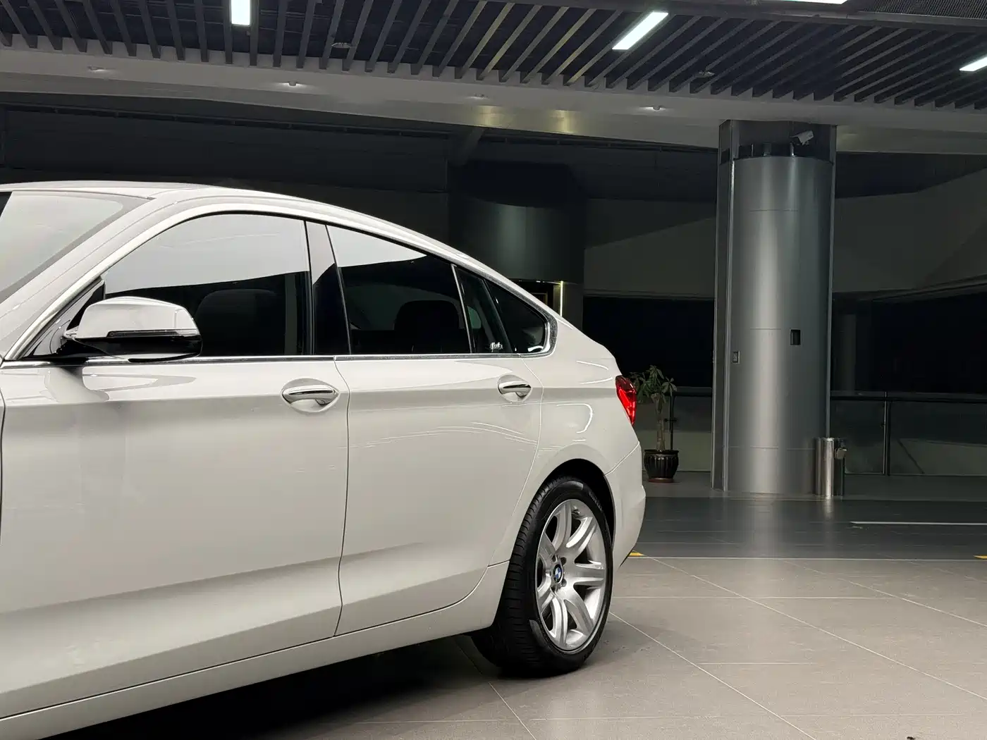 BMW 5 Series GT 2014 535i xDrive фото 5