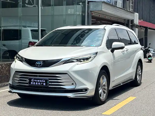 Toyota Sienna 2021 2.5L Hybrid Platinum Edition