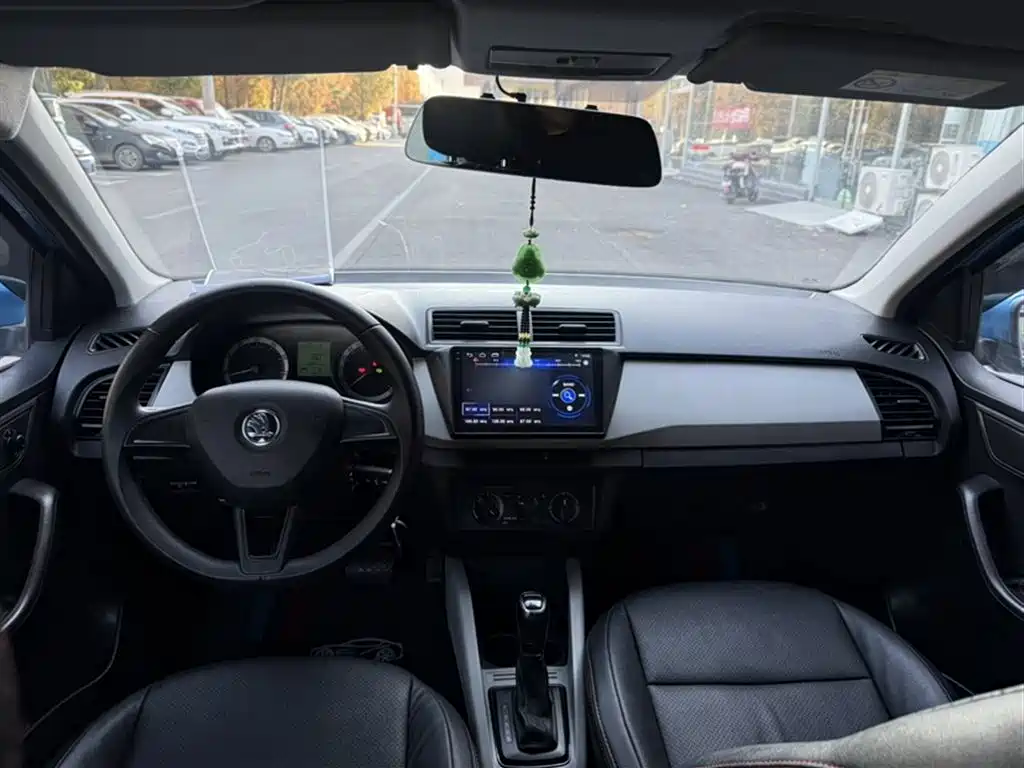 Škoda Fabia 2017 1.4L Auto Forward Edition фото 12