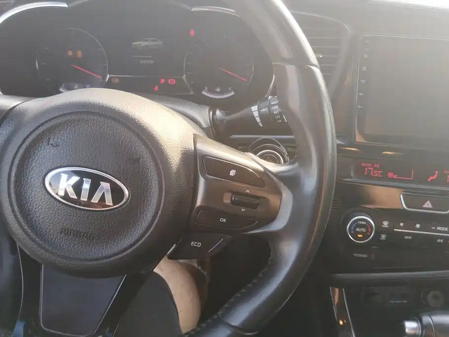 Photo 12 - Kia K5