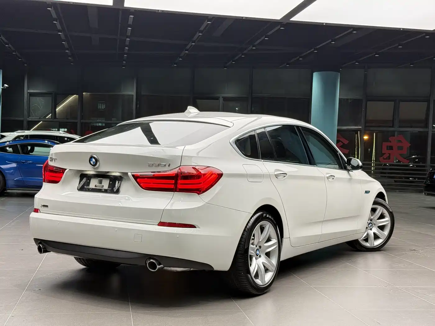 BMW 5 Series GT 2014 535i xDrive фото 6