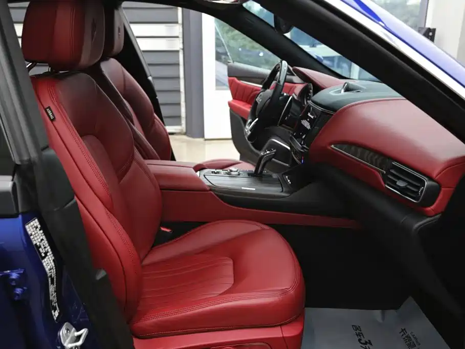 Photo 25 - Maserati Levante