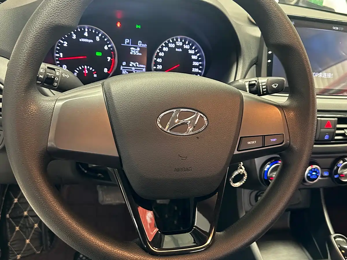 Hyundai Elantra 2018 1.6L Automatic Pleasing Edition GL China VI фото 14