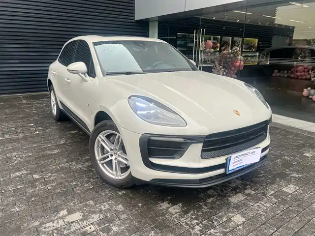 PORSCHE MACAN 2025