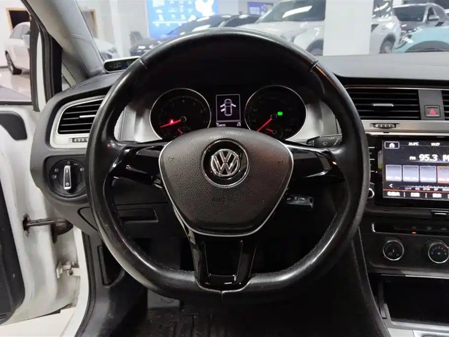 Volkswagen Golf 2014 1.6L Automatic Comfort фото 15