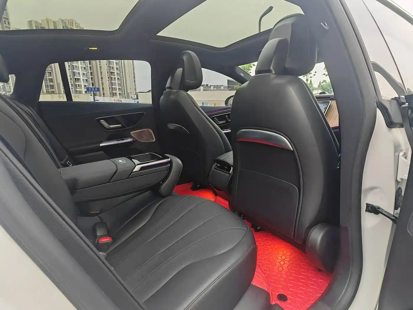 Mercedes-Benz EQE 2022 350 Luxury Edition фото 12