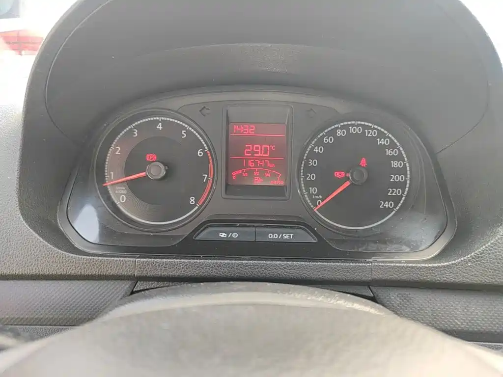 Photo 12 - Volkswagen Jetta