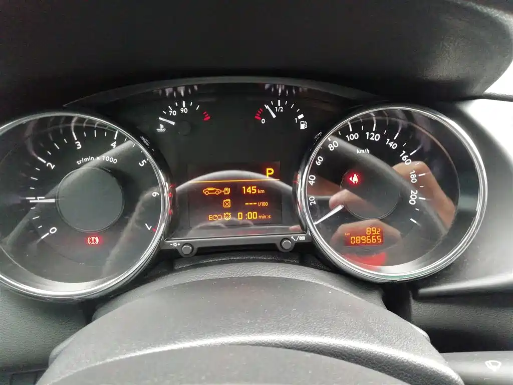 Peugeot 3008 2016 1.6THP Automatic Standard Edition фото 12