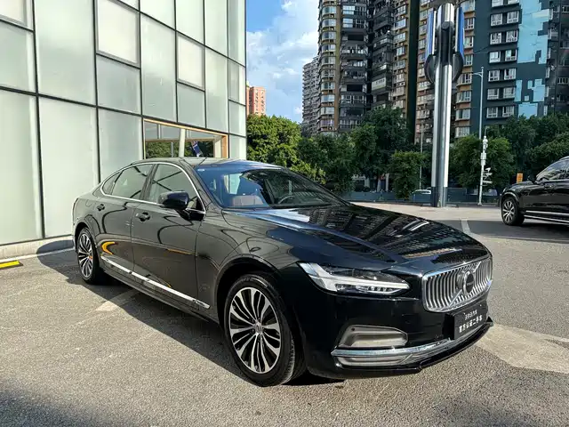 Volvo S90 2025 B5 Zhiyi Luxury Edition — фото 3