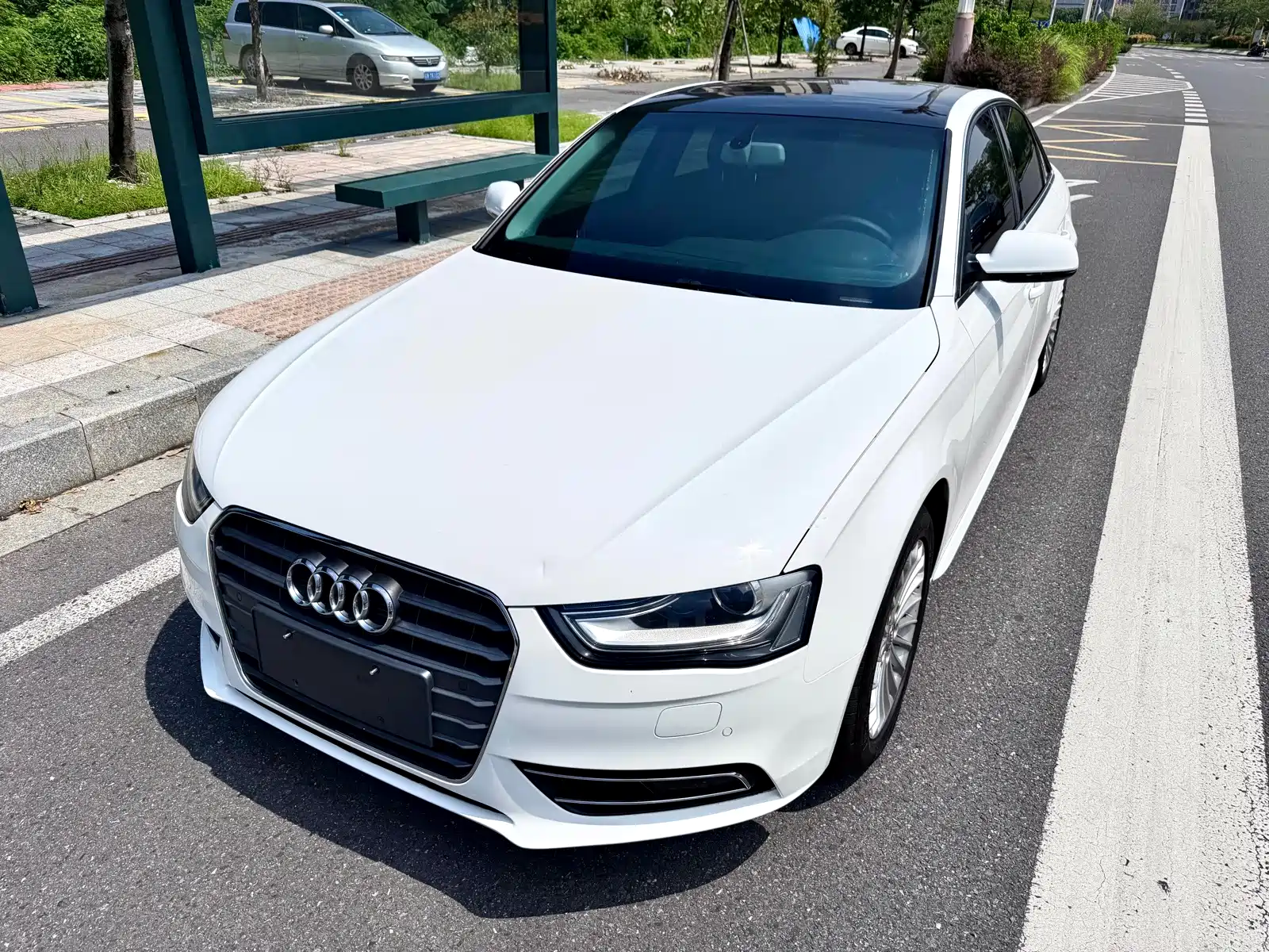 Фото 1 - Audi A4L